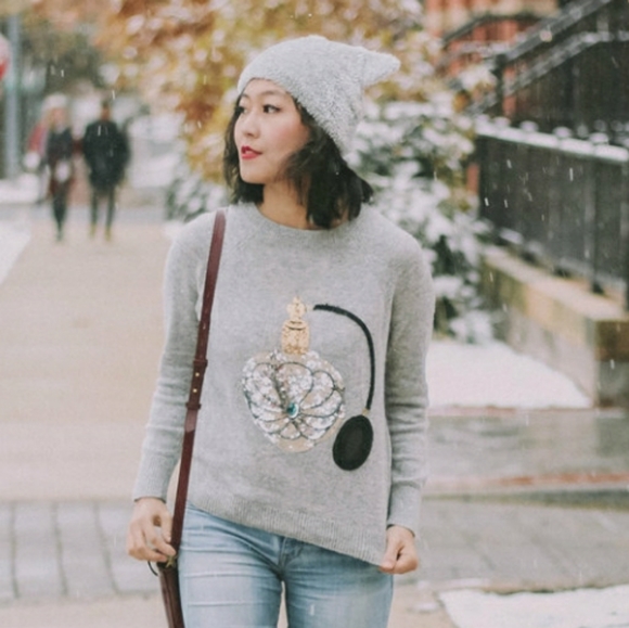 H&M Sweaters - H&M Gray Perfume Bottle Appliqué Sweater SZ M